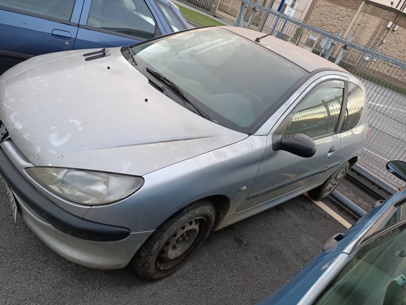peugeot 206 berlina del año 2000