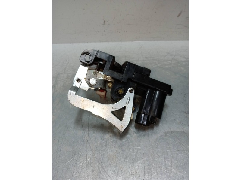 Recambio de motor cierre centralizado delantero izquierdo para ssangyong actyon 200 xdi referencia OEM IAM   5P