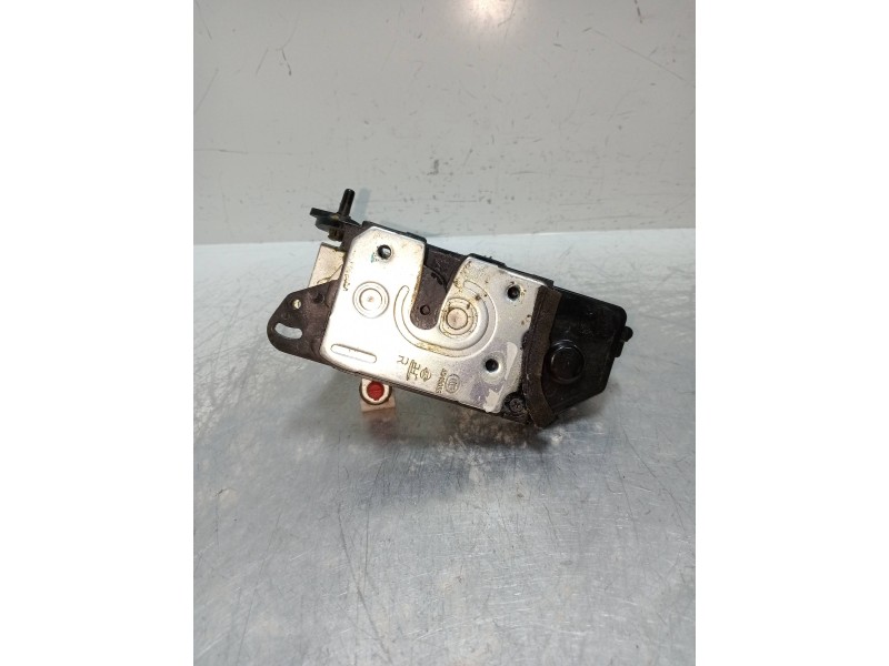 Recambio de motor cierre centralizado trasero derecho para ssangyong kyron 270 xdi limited 4wd referencia OEM IAM A045035  5P