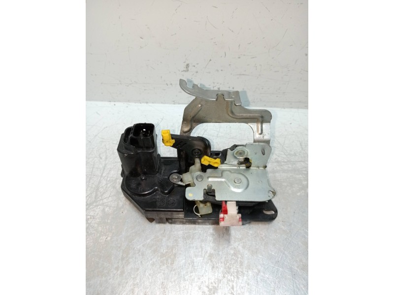 Recambio de motor cierre centralizado trasero derecho para ssangyong kyron 270 xdi limited 4wd referencia OEM IAM A045035  5P