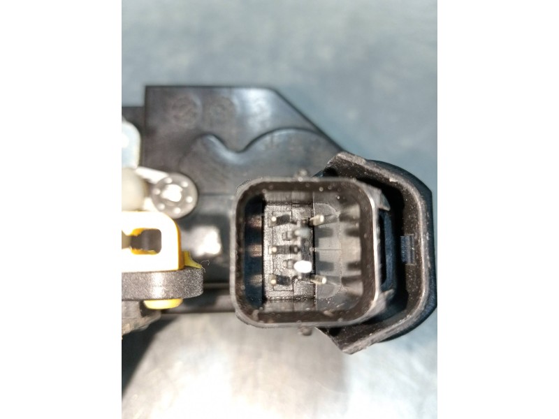 Recambio de motor cierre centralizado trasero derecho para ssangyong kyron 270 xdi limited 4wd referencia OEM IAM A045035  5P