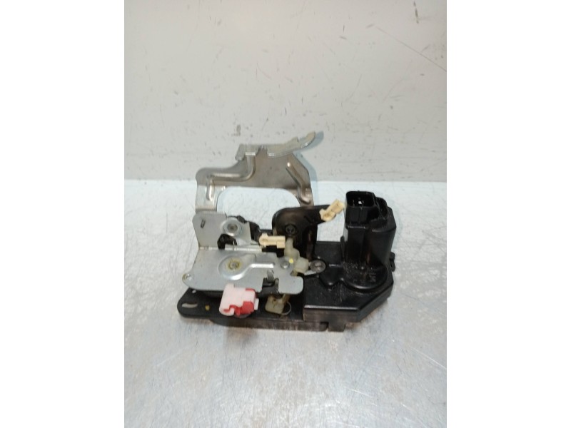 Recambio de motor cierre centralizado trasero izquierdo para ssangyong kyron 270 xdi limited 4wd referencia OEM IAM   5P