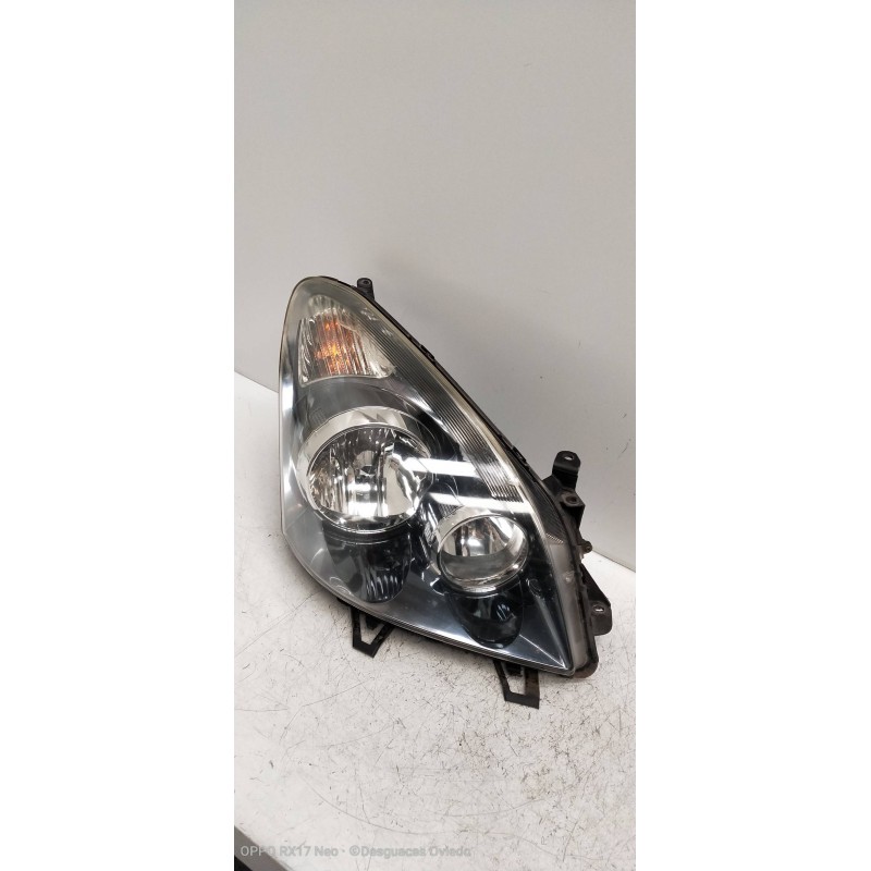 Recambio de faro derecho para toyota corolla verso (r1) 2,2 d-4d sport referencia OEM IAM   