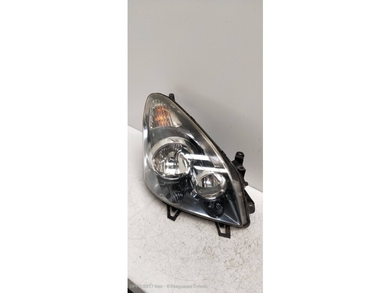 Recambio de faro derecho para toyota corolla verso (r1) 2,2 d-4d sport referencia OEM IAM   