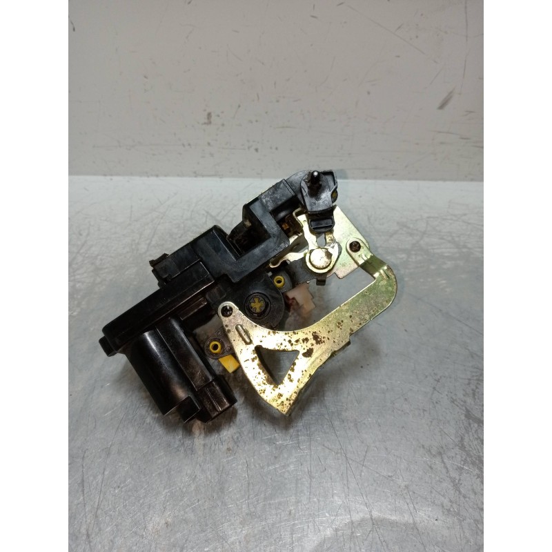 Recambio de motor cierre centralizado trasero derecho para ssangyong rodius 2.7 turbodiesel cat referencia OEM IAM   5P