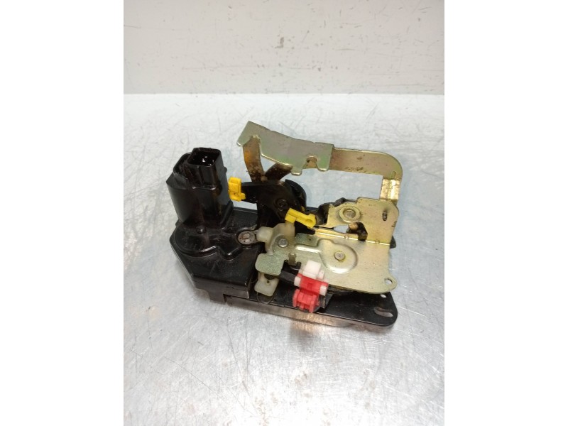 Recambio de motor cierre centralizado trasero derecho para ssangyong rodius 2.7 turbodiesel cat referencia OEM IAM   5P