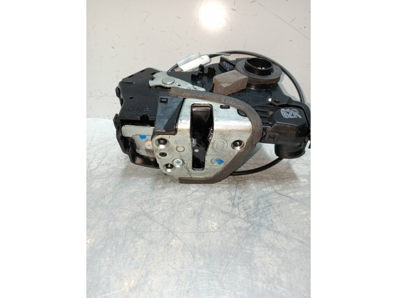 Recambio de motor cierre centralizado delantero derecho para toyota avensis berlina (t25) 2.2 d-4d cat referencia OEM IAM A04669