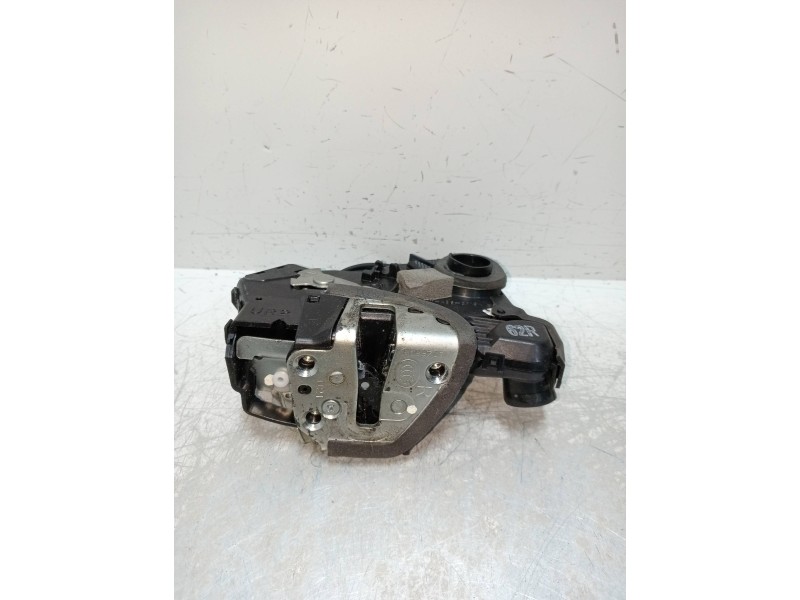 Recambio de motor cierre centralizado delantero derecho para toyota avensis berlina (t25) referencia OEM IAM A046693  5P