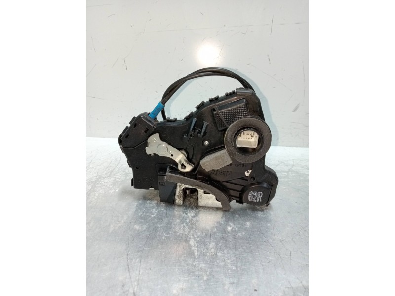 Recambio de motor cierre centralizado delantero derecho para toyota avensis berlina (t25) referencia OEM IAM A046693  5P