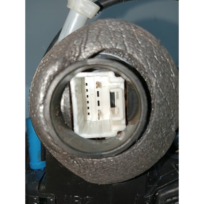 Recambio de motor cierre centralizado trasero derecho para toyota auris 1.6 16v cat referencia OEM IAM A06693  5P