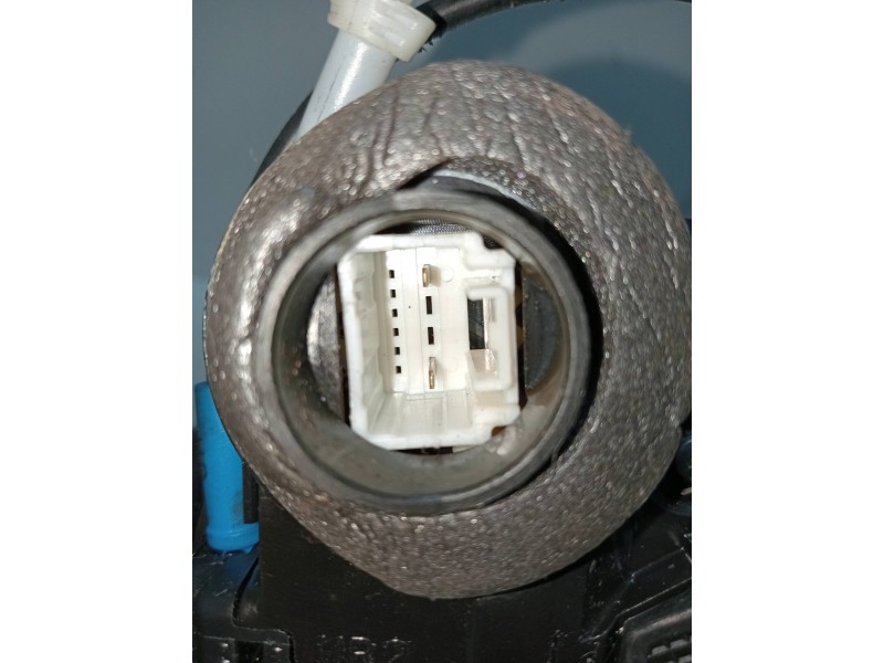 Recambio de motor cierre centralizado trasero derecho para toyota auris 1.6 16v cat referencia OEM IAM A06693  5P