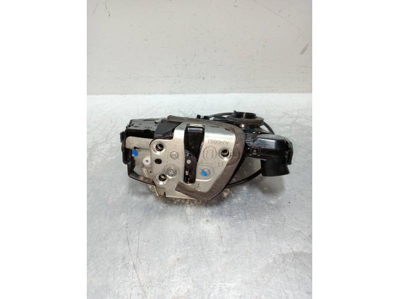 Recambio de motor cierre centralizado delantero derecho para toyota auris 1.6 16v cat referencia OEM IAM A046693 5P 