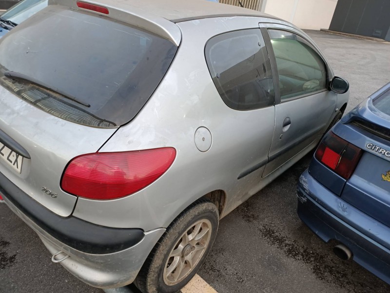 peugeot 206 berlina del año 2000