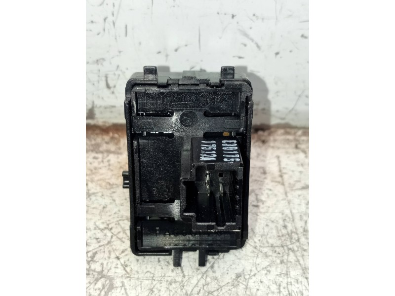 Recambio de mando elevalunas delantero derecho para renault scenic iii expression referencia OEM IAM 809600018R  5P