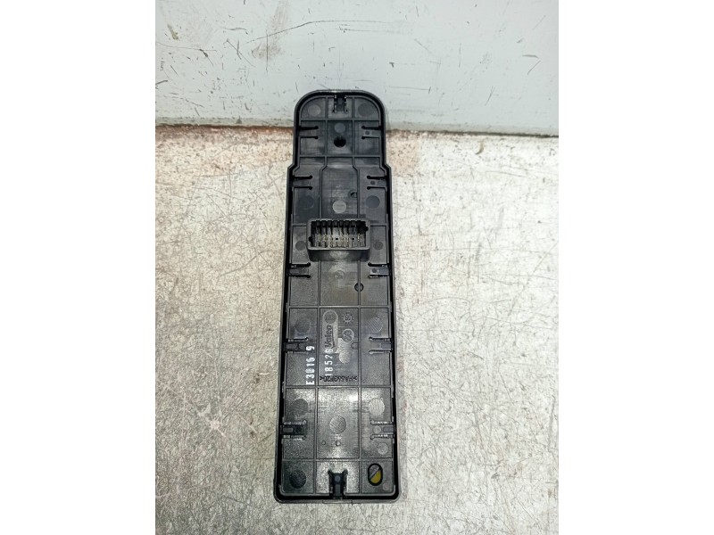 Recambio de mando elevalunas delantero izquierdo para renault scenic iii expression referencia OEM IAM 809610016R  5P