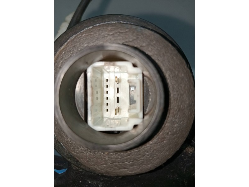Recambio de motor cierre centralizado trasero derecho para toyota corolla (e12) 2.0 d-cat referencia OEM IAM   5P