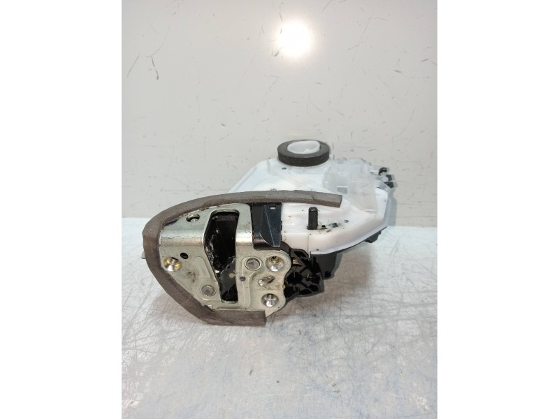 Recambio de motor cierre centralizado trasero izquierdo para toyota hilux gx doble cabina (4p) referencia OEM IAM   4P