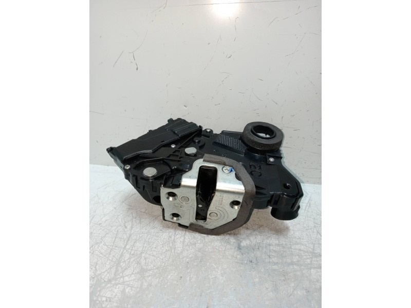 Recambio de motor cierre centralizado delantero derecho para toyota yaris active referencia OEM IAM  5P 5P