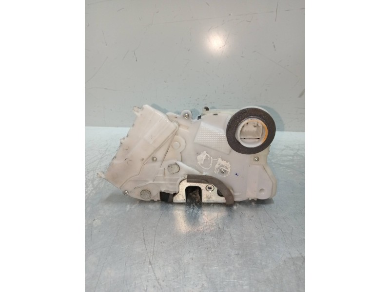 Recambio de motor cierre centralizado delantero derecho para toyota yaris connect referencia OEM IAM  5P 
