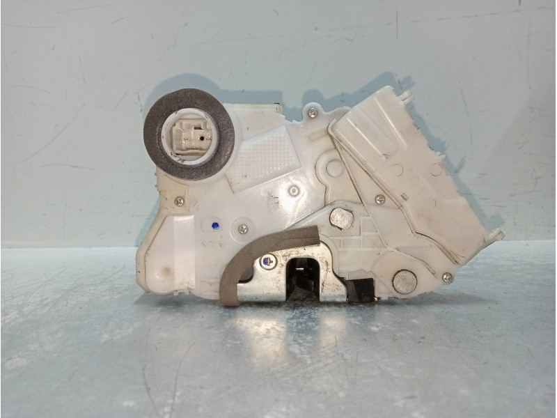 Recambio de motor cierre centralizado delantero izquierdo para toyota yaris connect referencia OEM IAM  5P 
