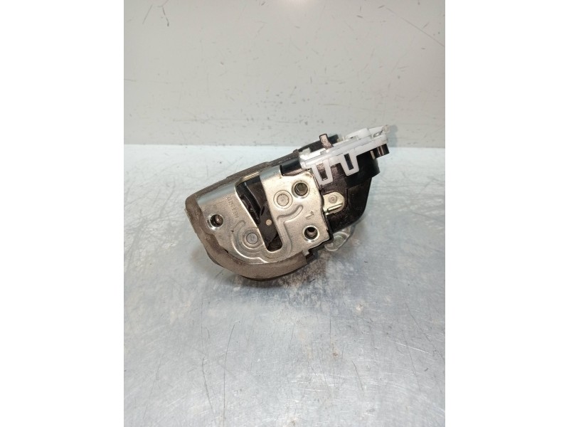 Recambio de motor cierre centralizado trasero izquierdo para toyota yaris connect referencia OEM IAM   5P