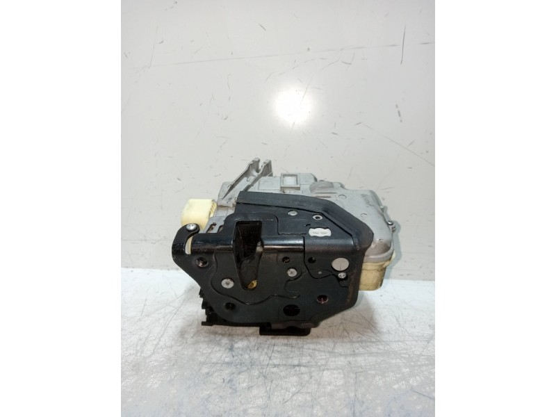 Recambio de motor cierre centralizado delantero derecho para volkswagen passat berlina (3c2) advance referencia OEM IAM 3C283701