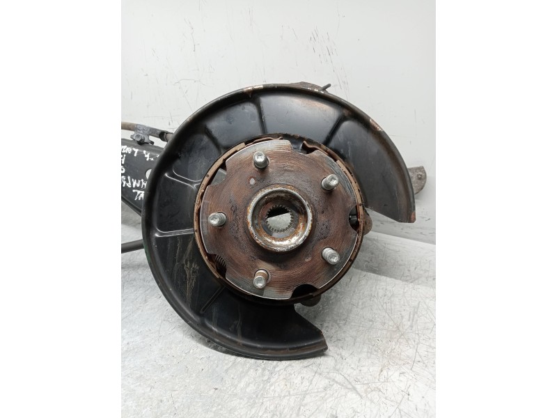 Recambio de mangueta trasera derecha para toyota rav 4 referencia OEM IAM   