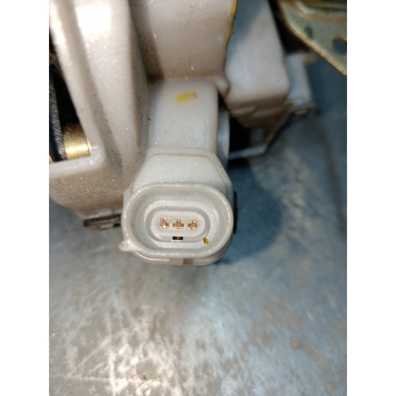 Recambio de motor cierre centralizado delantero derecho para volkswagen polo berlina (6n2) 1.4 16v referencia OEM IAM 6N1837015E