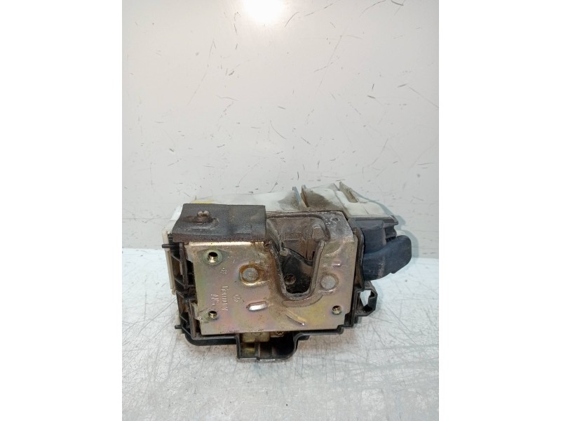 Recambio de motor cierre centralizado trasero derecho para volkswagen vento (1h2) gl referencia OEM IAM 1H40839016A  5P