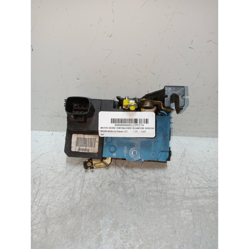 Recambio de motor cierre centralizado delantero derecho para volvo xc70 2.4 diesel cat referencia OEM IAM 30699748  5P