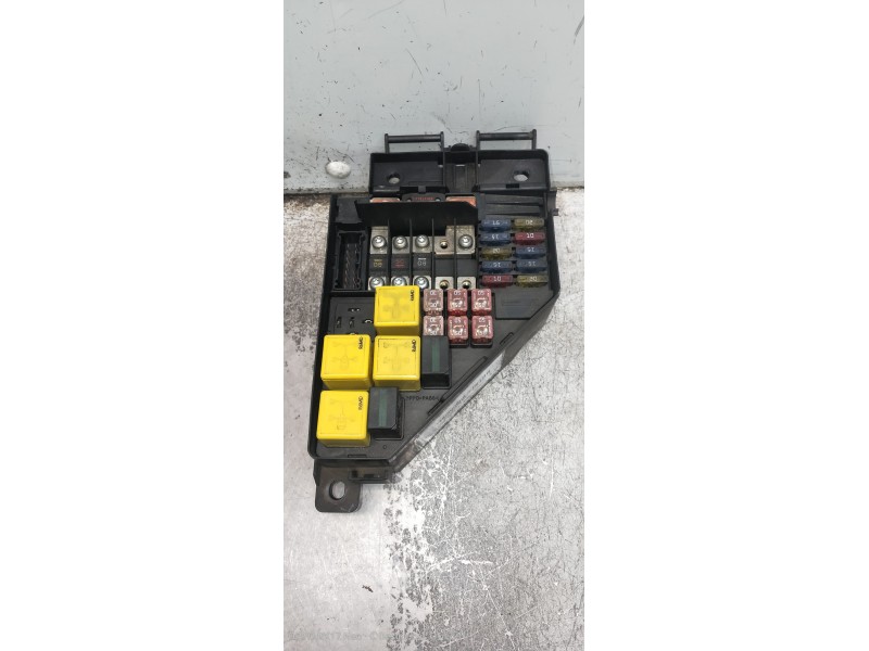 Recambio de caja reles / fusibles para mg rover serie 45 (rt) classic (5-ptas.) referencia OEM IAM YQE103210R 174928020101 