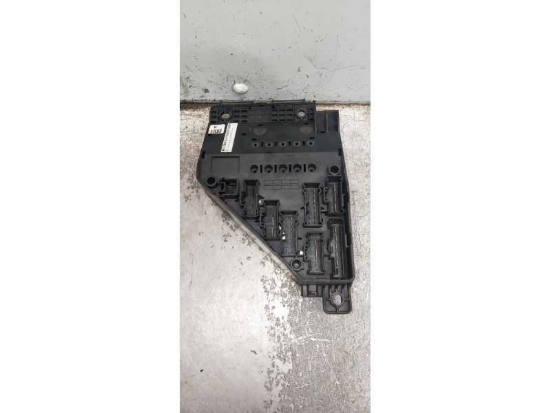 Recambio de caja reles / fusibles para mg rover serie 45 (rt) classic (5-ptas.) referencia OEM IAM YQE103210R 174928020101 