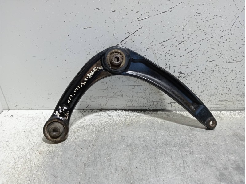 Recambio de brazo suspension inferior delantero derecho para peugeot 3008 sport pack referencia OEM IAM   