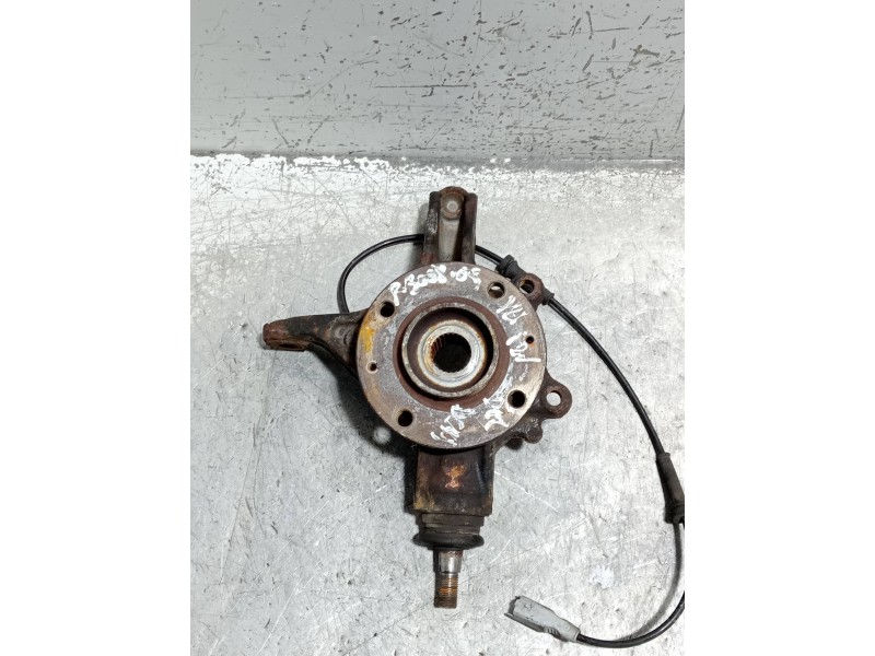 Recambio de mangueta delantera derecha para peugeot 3008 sport pack referencia OEM IAM   