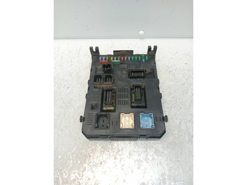 Recambio de caja reles / fusibles para citroen c4 berlina referencia OEM IAM 9661940480  