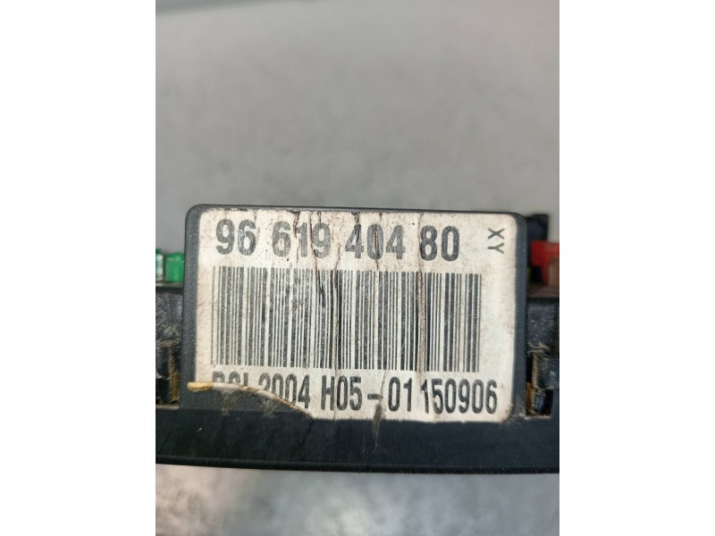 Recambio de caja reles / fusibles para citroen c4 berlina referencia OEM IAM 9661940480  