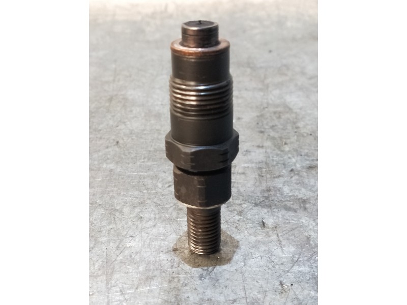 Recambio de inyector para hyundai h 1 2.5 turbodiesel referencia OEM IAM 002CT4  LUCAS
