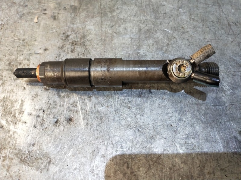 Recambio de inyector para volkswagen lt caja cerrada / combi (mod. 1997) 2.5 tdi referencia OEM IAM 046130201E KBEL58P119 BOSCH
