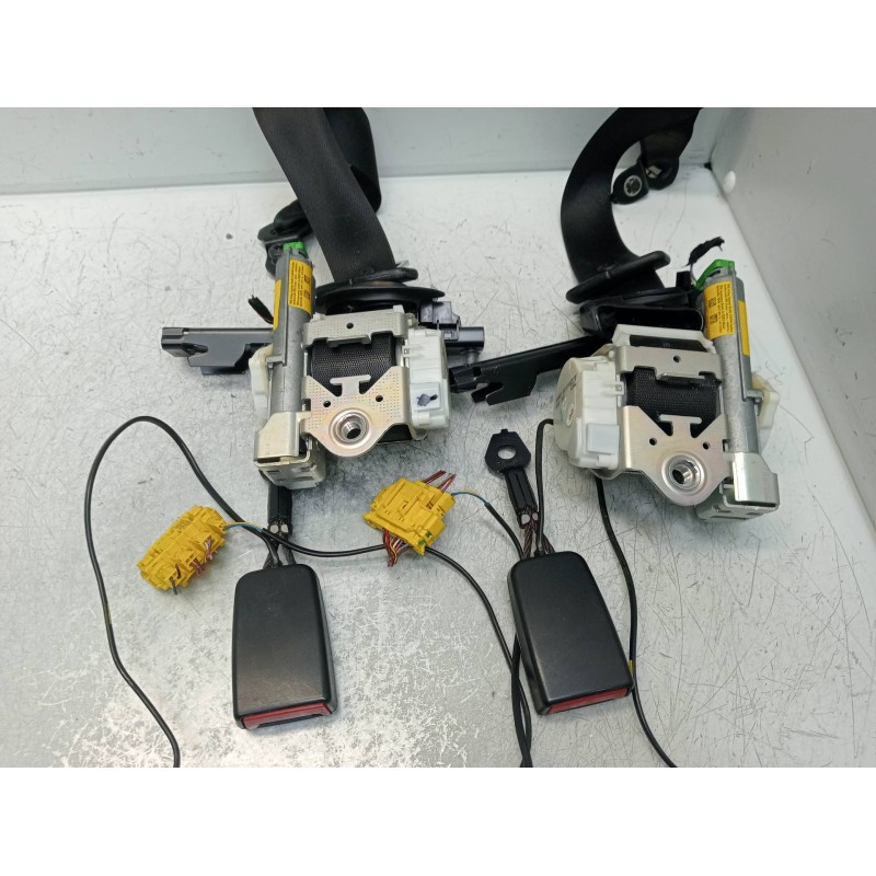 Recambio de juego cinturones delantero para mercedes clase c (w204) lim. 2.1 cdi cat referencia OEM IAM A2048600988  