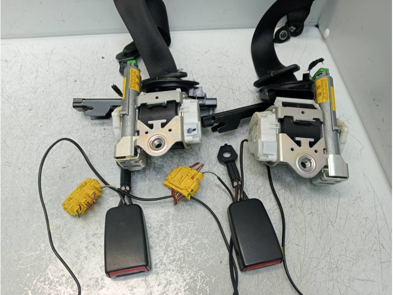 Recambio de juego cinturones delantero para mercedes clase c (w204) lim. 2.1 cdi cat referencia OEM IAM A2048600988  