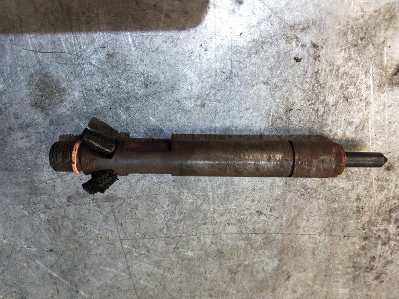 Recambio de inyector para ford focus berlina (cak) 1.8 tddi turbodiesel cat referencia OEM IAM JBB01702D  LUCAS