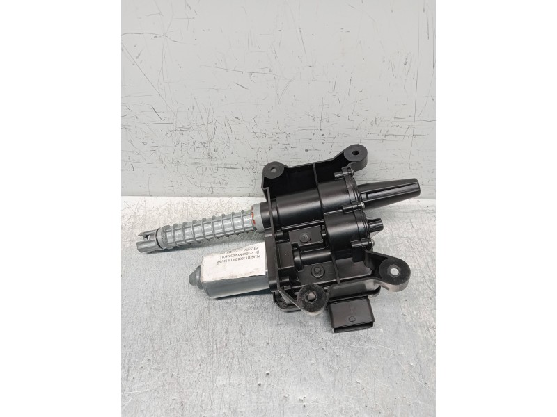 Recambio de freno de mano electrico para peugeot 3008 sport pack referencia OEM IAM 0204704047 9672766480 A2C53280010