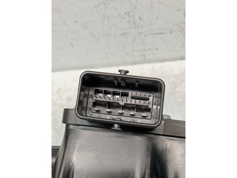 Recambio de freno de mano electrico para peugeot 3008 sport pack referencia OEM IAM 0204704047 9672766480 A2C53280010