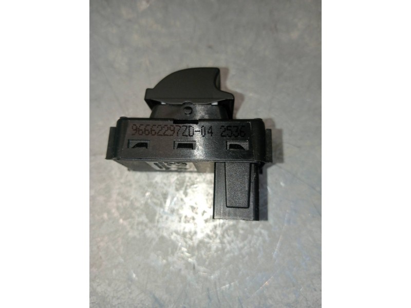 Recambio de mando elevalunas delantero derecho para peugeot 3008 access referencia OEM IAM 96662297ZD04  