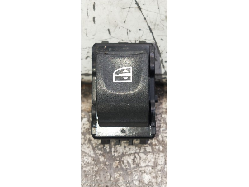 Recambio de mando elevalunas delantero derecho para renault laguna iii 2.0 i referencia OEM IAM E3017612510A  5P