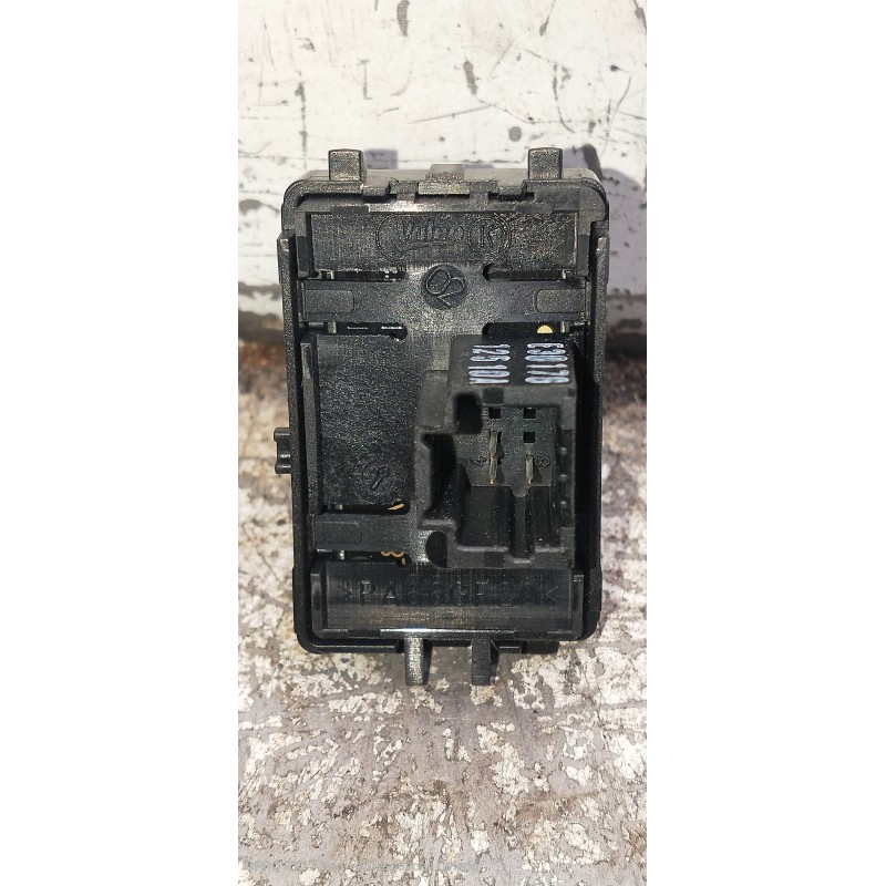 Recambio de mando elevalunas delantero derecho para renault laguna iii 2.0 i referencia OEM IAM E3017612510A  5P