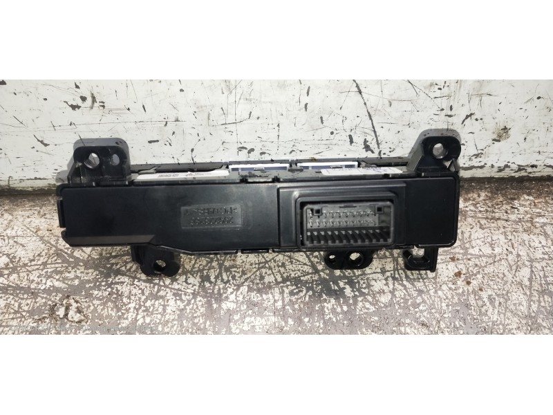 Recambio de mando multifuncion para hyundai i20 klass referencia OEM IAM 299223286  