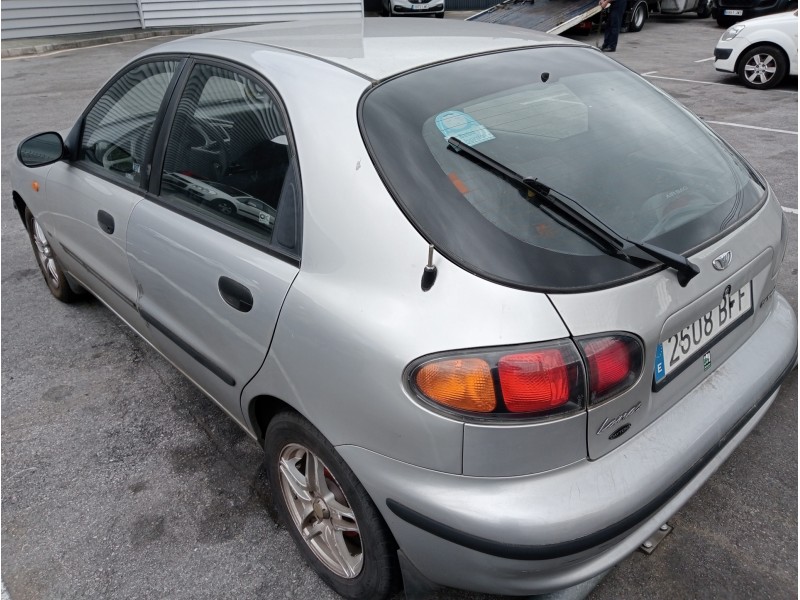 daewoo lanos del año 2001
