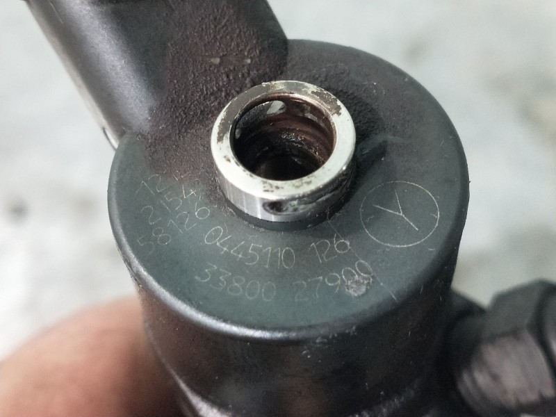 Recambio de inyector para hyundai santa fe (sm) 2.0 crdi vgt comfort referencia OEM IAM 0445110126 3380027900 BOSCH
