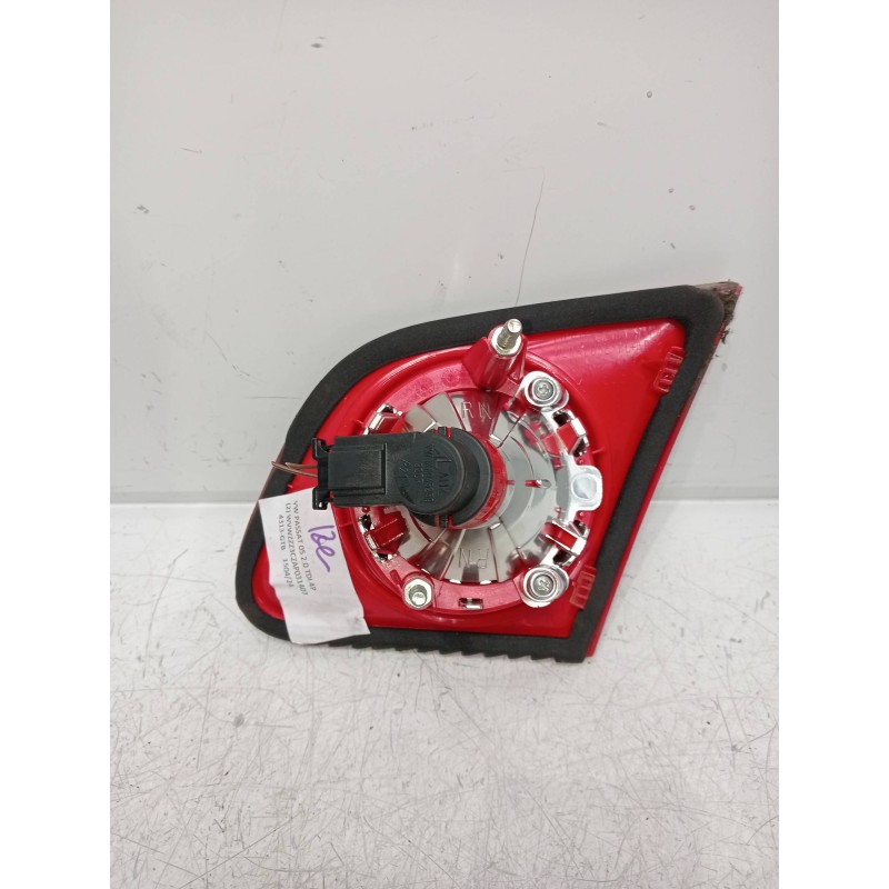 Recambio de piloto trasero izquierdo interior para volkswagen passat berlina (3c2) 2.0 tdi referencia OEM IAM 3C5945093E  